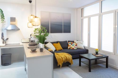 Artistic Digital Retreat-Great Location Near Metro