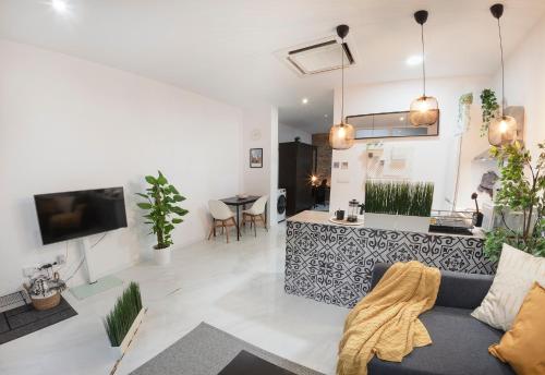 Artistic Digital Retreat-Great Location Near Metro