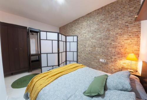Artistic Digital Retreat-Great Location Near Metro
