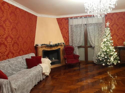 a living room with a christmas tree and a couch at La casa di Tizio, Caio e Sempronio in Rome