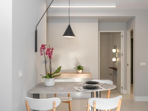 Evans Luxurious Apartment 3