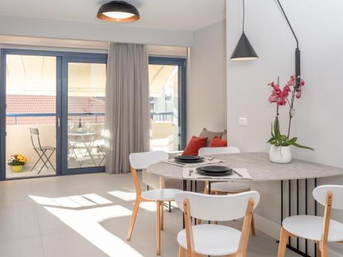 Evans Luxurious Apartment 3
