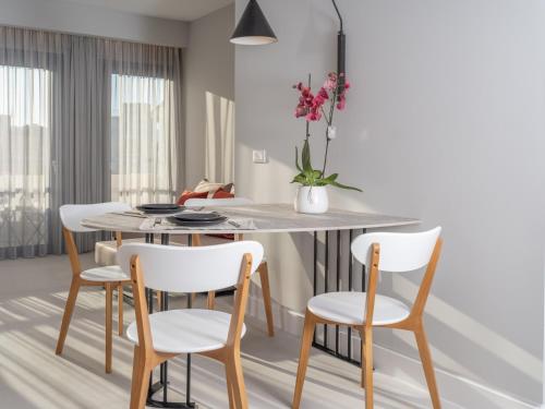Evans Luxurious Apartment 3