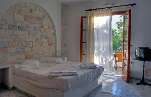 Posteľ alebo postele v izbe v ubytovaní Naxos Summerland resort