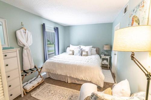 a bedroom with a bed and a lamp and a window at Caddy Shack on the 5 in Pinehurst