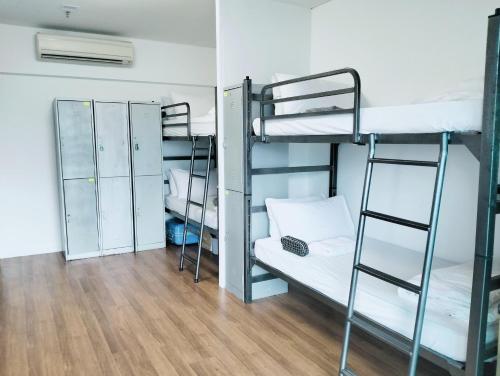 Postel nebo postele na pokoji v ubytování Valencia Dorm at Mercu Summer Suites KLCC