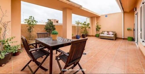 Apartamento Atico Duplex Luminoso , Valencia ... - Booking.com