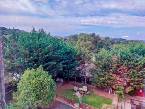 an overhead view of a park with trees and a statue at Wentworth House - Free Parking in Bath