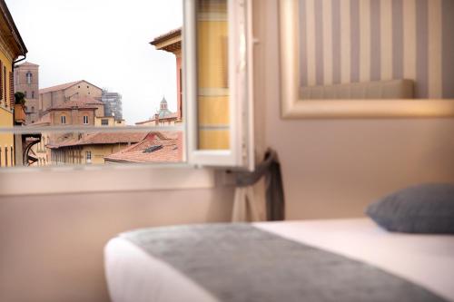 Un ou plusieurs lits dans un hébergement de l'établissement D'AZEGLIO 62 LUXURY ROOMS
