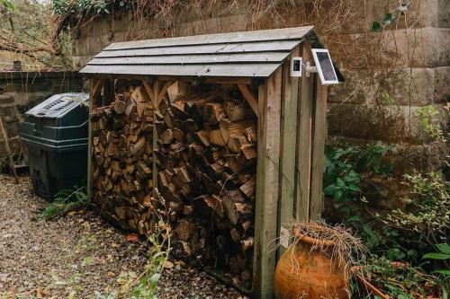 ボルトン・アビーにあるSTATION COTTAGE - Unique Accommodation with River Flowing through Gardenのギャラリーの写真