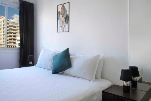Ένα ή περισσότερα κρεβάτια σε δωμάτιο στο Urban Condo 43 - 1 Bdr