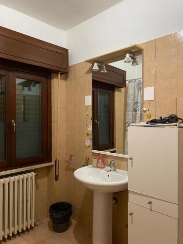 a bathroom with a sink and a white refrigerator at Casa Andrea in Ghedi