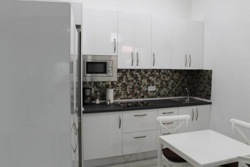 Kuchyňa alebo kuchynka v ubytovaní Apartamentos los Nidillos