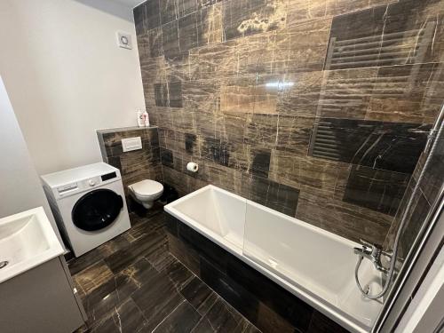 Industrial Touch - designed tesisinde bir banyo