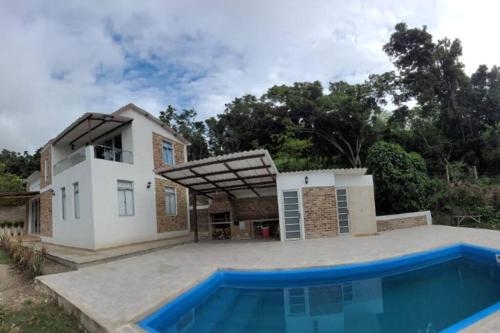 Bazén v ubytování Casa de Campo Cattleya Soatá Boyacá nebo v jeho okolí