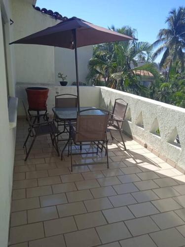Μπαλκόνι ή βεράντα στο Hermoso apartamento en Manzanillo con alberca y cancha de tenis, Ideal para relajarse y disfrutar de una escapada tranquila en el paraíso tropical