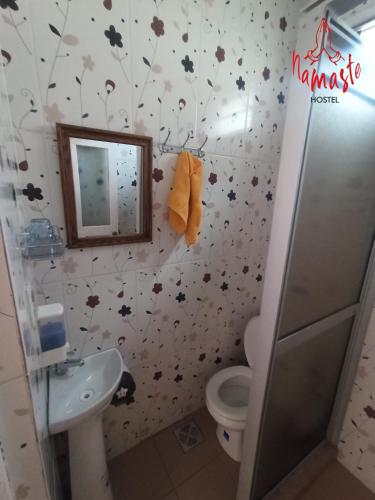 Un baño de Namaste Hostel