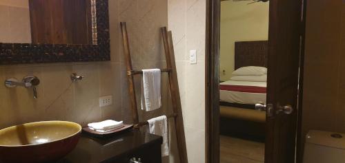 Ванная комната в Angelina Beach Resort & Italian Restaurant Malapascua