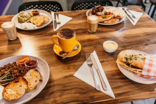 Makanan di atau berdekatan motel