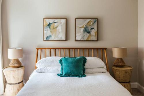 Cama o camas de una habitación en Meet Me in Athens I Beautiful 4-Bdrm House I 1 Mile to DT and Mins to UGA