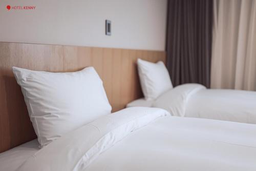 Hotel Kenny Yeosuにあるベッド