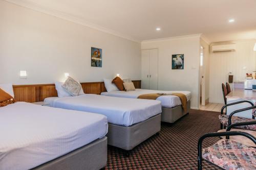 Katil atau katil-katil dalam bilik di Outback Motel Mt Isa