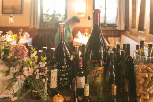 a bunch of bottles of wine sitting on a table at Landgasthof Zum Weissen Schwanen in Braubach
