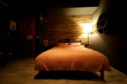 Una cama o camas en una habitación de PENGHU Lucai B&B 旅采民宿