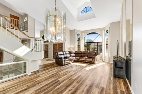 The Oasis on Braeburn Drive – Photos 3