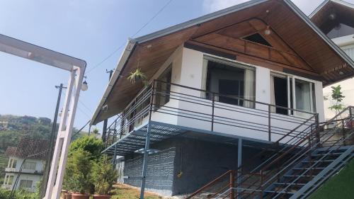 Edificio en el que se encuentra la habitación en casa particular
