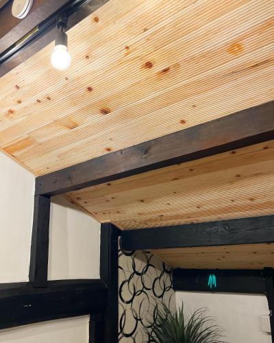 a wooden ceiling in a room with a plant at ENSO Residence 古民家一棟貸切宿 東近江市五個荘 ペット可 定員6名 in Higashiomi