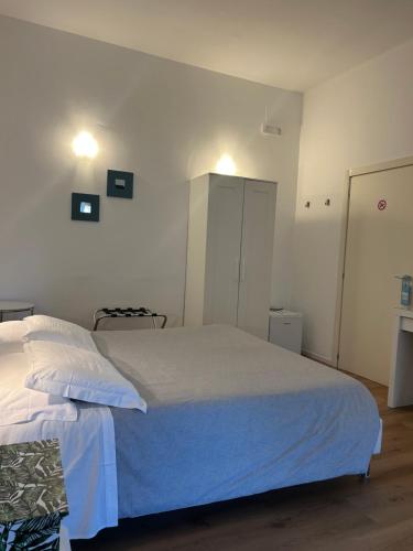 a bedroom with a large white bed in a room at Civico 28 in Pescara