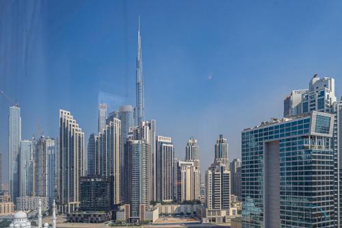Sleek Studio at The Cosmopolitan Business Bay by Deluxe Holiday Homes