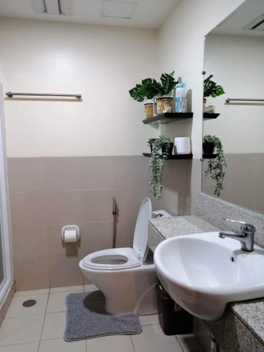 Gallery image of Baguio Bristle Ridge 2BR Condo with balcony & wifi in Baguio