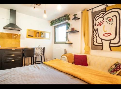 a bedroom with a bed and a kitchen in it at CŒUR de DEAUVILLE 3 mn plage 3 mn casino Charme absolu in Deauville