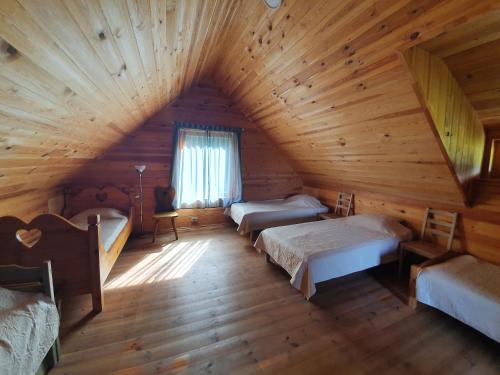 Postel nebo postele na pokoji v ubytování Pirts māja Ramatas