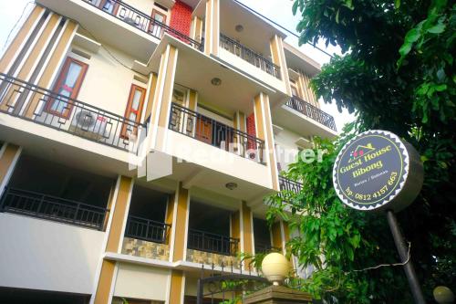 a building with a sign in front of it at Guest House Bibong Makassar Mitra RedDoorz in Makassar
