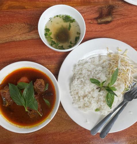 Jídlo v hotelu nebo okolí