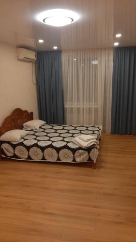 a bedroom with a bed in a room at Lux Apartment Вокзал. Надежды Алексеенко 30 in Dnipro