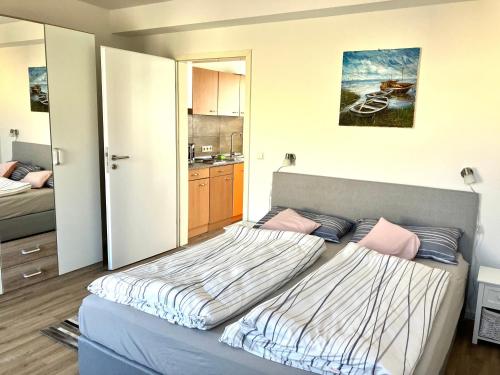 Postel nebo postele na pokoji v ubytování Ferienwohnung GreifZu Pröger