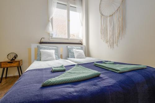 Posteľ alebo postele v izbe v ubytovaní Golden Hour Apartment