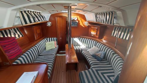 Námořní jachta Beneteau Oceanis Clipper 361