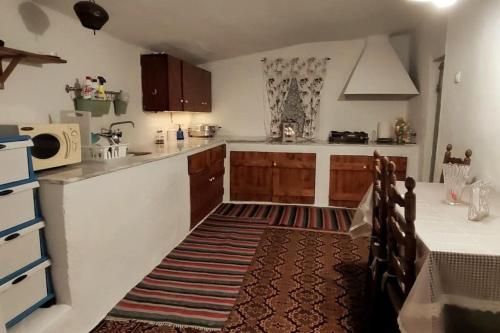 Kuchyň nebo kuchyňský kout v ubytování Το Πλιθί - Adobe Brick Farmhouse