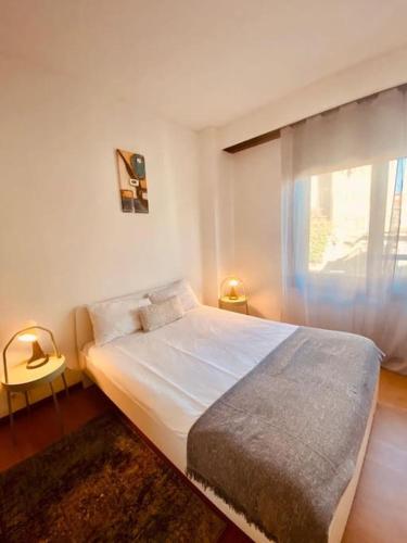 a bedroom with a large bed and a window at Jardim do Carregal in Porto