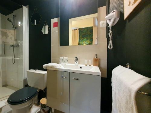 Ванная комната в Hotel Mondial