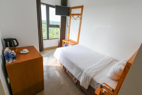 Postel nebo postele na pokoji v ubytování KDL Làng Nổi Tân Lập - Tan Lap Floating Village