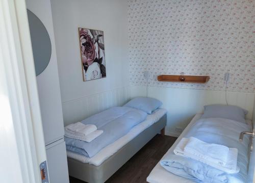 En eller flere senge i et værelse på BLÅBJERGGAARD - Hennebysvej 60