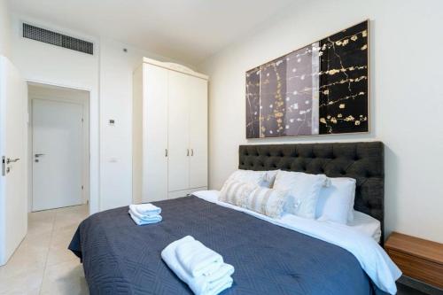 Postel nebo postele na pokoji v ubytování HolySuite J Tower
