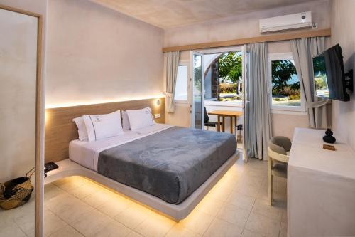 Gallery image of Aelia Luxury Suites in Karterados