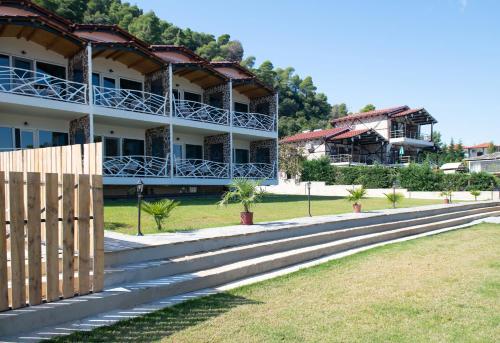 Το κτήριο όπου στεγάζεται  το ξενοδοχείο διαμερισμάτων